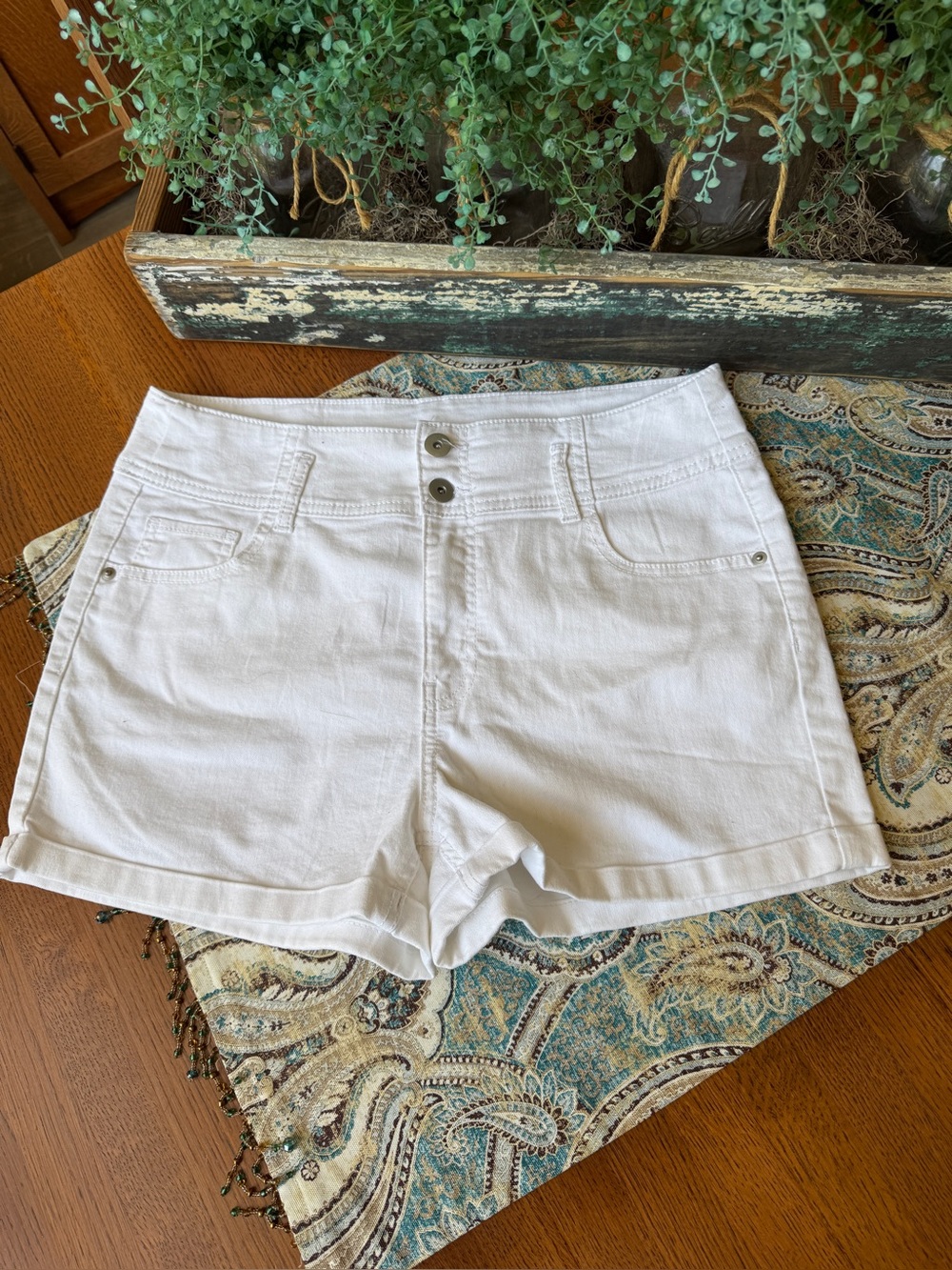 White Denim High Rise Button Fly Cuffed Shorts Women’s L 12